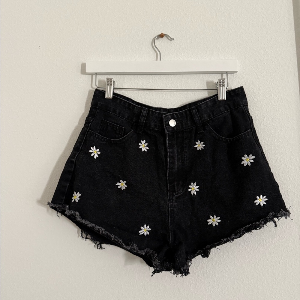 Black Floral Embroidered Women's Shorts